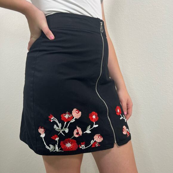 Loft Outlet Mini Skirt with Floral Embroidery Size 2 - Picture 1 of 9